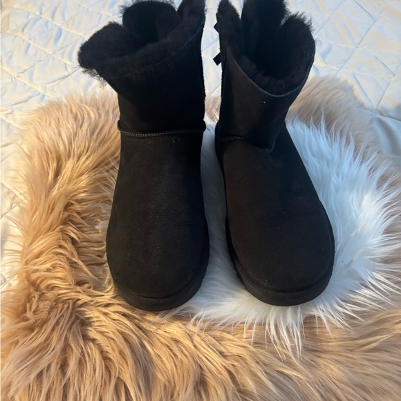 UGG Black Women's Boots - Picture 1 of 7